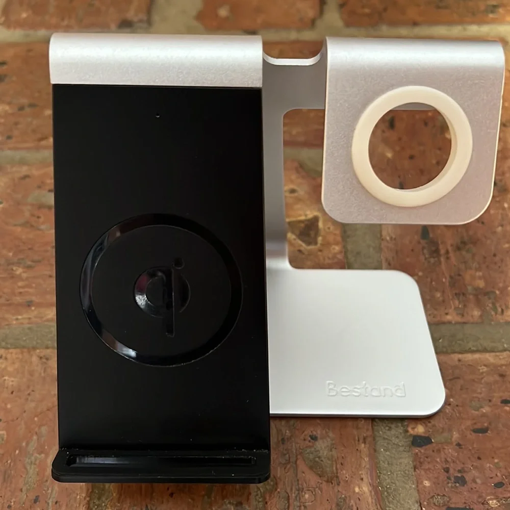 Bestand aluminum 2in1 wireless charger. Charges phones, and watches.